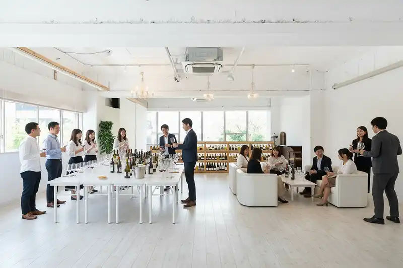 駅近＆清潔。プロが認める高級ワイン試飲会のベストロケーション